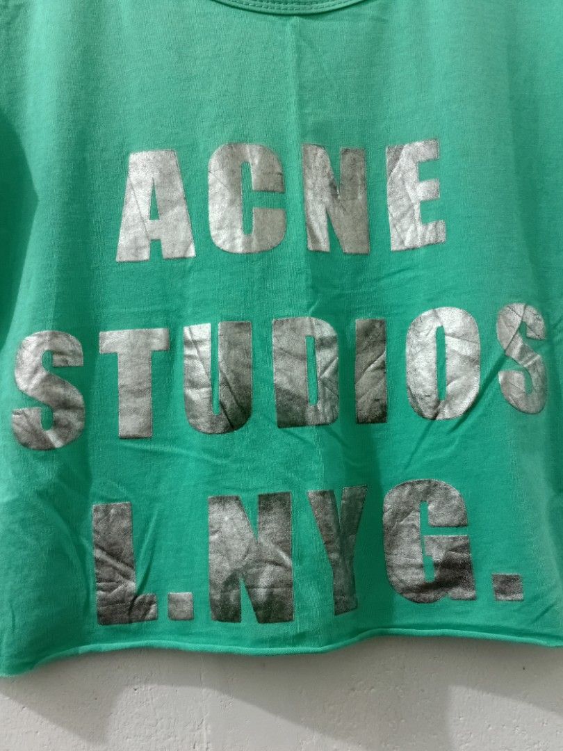 ACNE STUDIOS Womens UNeck Crop tops Green (Category: Luxury Apparel) located in Manila. Submitted by eriiicaspage (Listing ID 1444028191, Image 2). Description: PREOWNED LIKENEW ACNE STUDIOS SPELL OUT LOGO AOP WOMENS U NECK TOPS boxy fit Crop tee GREEN MEDIUM-LARGE Cotton Off Cut tags Good Condition 9/10.