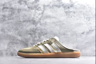 (Category: ) located in . Submitted by Outlet.Sneakers (Listing ID 1443925929, Image 1). Description: .