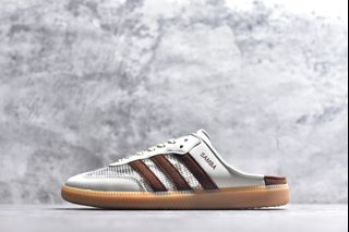 (Category: ) located in . Submitted by Outlet.Sneakers (Listing ID 1443931940, Image 1). Description: .