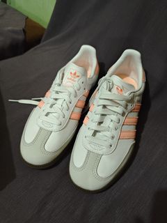 (Category: ) located in . Submitted by cookiegirl.closet (Listing ID 1443960351, Image 1). Description: .