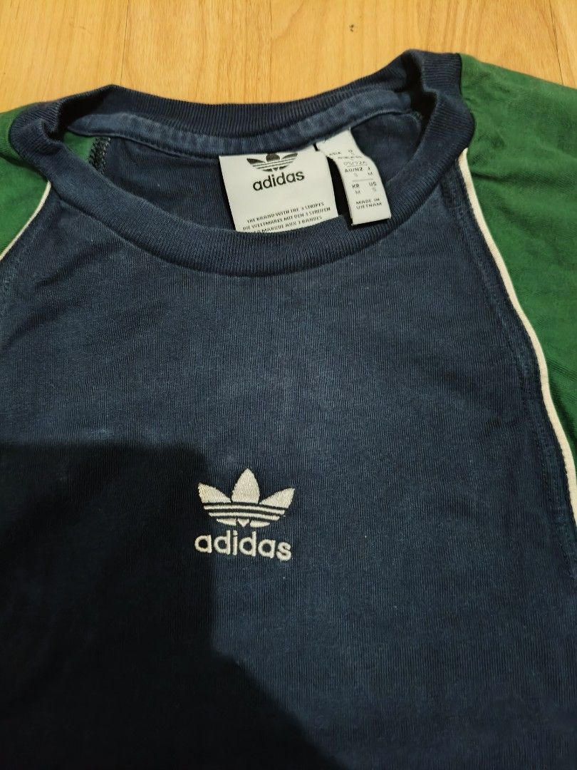 Adidas Trefoil T-shirt (Category: Tshirts & Polo Shirts ) located in Taguig. Submitted by selloutfast (Listing ID 1444020029, Image 2). Description: 370 pesos W - 19.5" L - 27.5" - Classic design Adidas T-shirt.