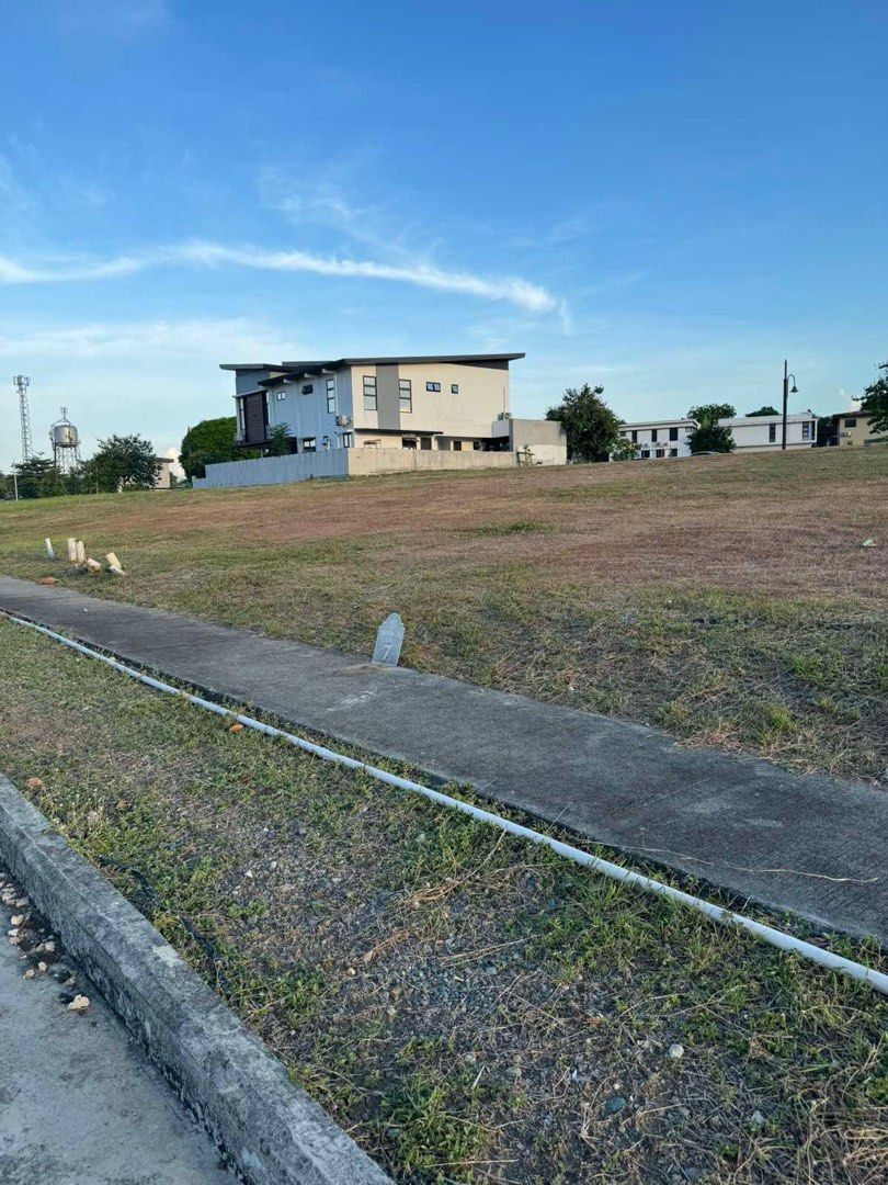 Alabang West Lot For Sale | 90k per sqm | Still Negotiable (Category: Lot) located in Makati City. Submitted by bryan_09668651246 (Listing ID 1444011791, Image 1). Description: Alabang West - B24 For Sale - 31,050,000.00 Price/ sq.m. (Sale): 90,000.00 LA: 345 Property Features: Along main road Near main gate and Club House Bryan Sam Asis 09668651246 .