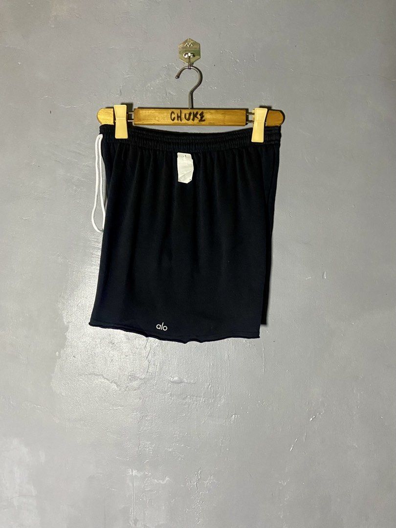 Alo Yoga Sweat Short (Category: Activewear) located in Cabuyao City. Submitted by saucycloset (Listing ID 1444023634, Image 2). Description: Alo Yoga Sweat Short Size : Medium Dimes : 28-32W 16L 13H Condition : Excellent Issue : cut tag Price : 450 📍Cabuyao Laguna.