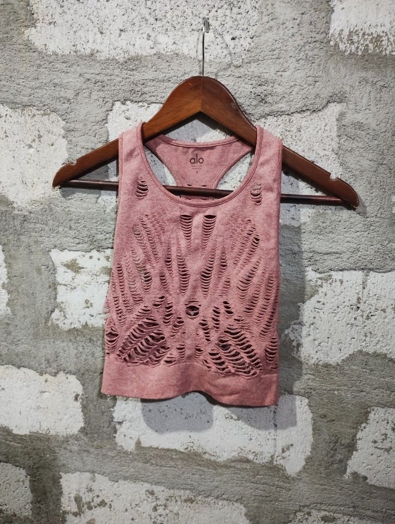 Alo Yoga Vixen Fitted Crop Tank Top Earth Heather S (Category: Activewear) located in Imus. Submitted by darylg88358770 (Listing ID 1444024313, Image 3). Description: - Alo Yoga Vixen Fitted Crop Tank Top - Color: Earth Heather - Features intricate cut-out details throughout - Racerback design - Ideal for yoga and workouts - Size: S the items trifted fresh from bale need wash good condition .