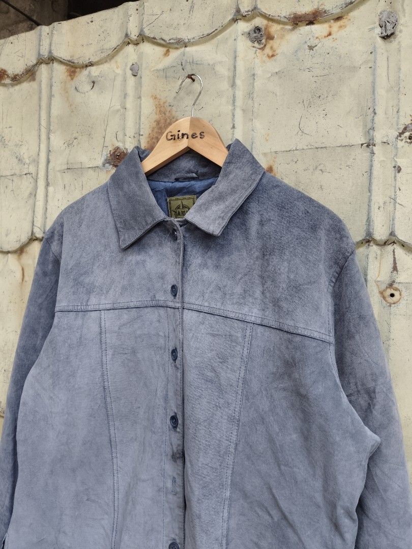 AMI LEATHER JACKET (Category: Coats, Jackets and Outerwear) located in Cavite. Submitted by li4nder (Listing ID 1443982663, Image 2). Description: ◼️ Leather jacket AMI (boxy) Dimension ▪️W-24 ▪️L-27 ▪️ XL on tag ▪️ Good condition condition ▪️Color rate: 9/10 ▪️Issue: Need wash.