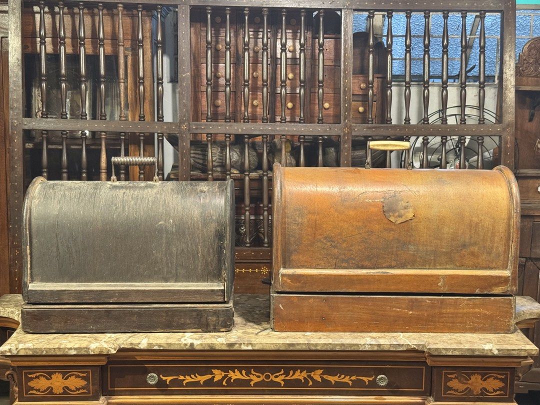 Antique 1920s Portable Sewing Machine (Category: Craft Supplies & Tools) located in Manila. Submitted by sinaunang_gamit (Listing ID 1443950065, Image 3). Description: Antique 1920s Portable Sewing Machine original covers included ₱6k each.