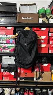 (Category: ) located in . Submitted by pulito.streetwear (Listing ID 1443932321, Image 1). Description: .