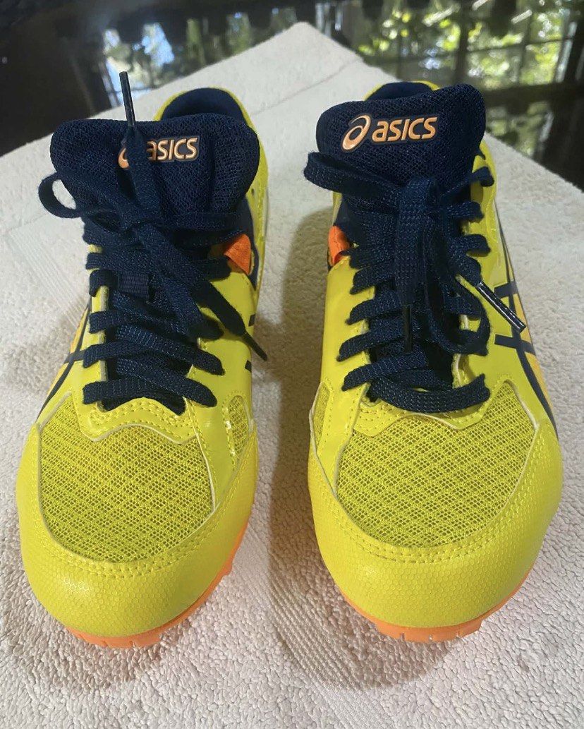 Asics Football Shoes (Category: Sneakers) located in Pasig City. Submitted by xhuming-2 (Listing ID 1444067804, Image 2). Description: •See pictures for the size.