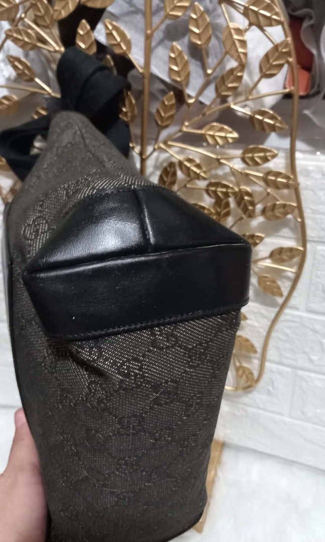 AUTHENTIC GG SMALL TOTE BAG (Category: Luxury Bags & Wallets) located in Cavite. Submitted by geturs (Listing ID 1444064008, Image 3). Description: .