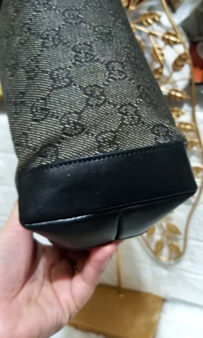 AUTHENTIC GG SMALL TOTE BAG (Category: Luxury Bags & Wallets) located in Cavite. Submitted by geturs (Listing ID 1444064008, Image 2). Description: .