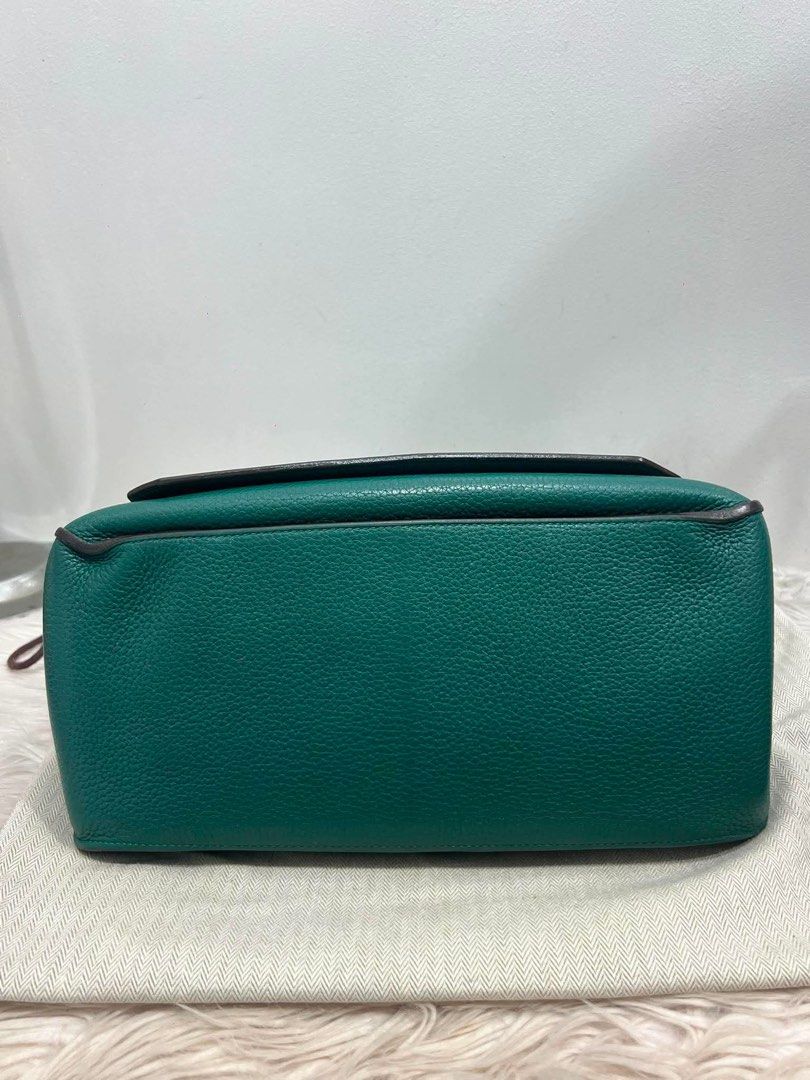 Authentic💯Hermes Jypsiere 28 (Category: Luxury Bags & Wallets) located in Quezon City. Submitted by jhaediah (Listing ID 1426001399, Image 2). Description: Authentic💯Jypsiere 28 Stamp B (year 2023) 💕59 With Dustbag and Legit Grails.