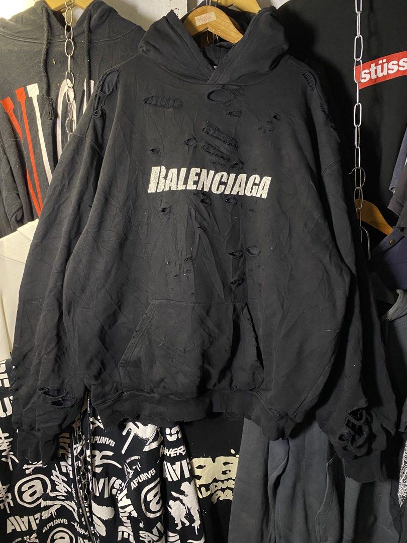 Balenciaga distressed hoodie (Category: Coats, Jackets and Outerwear) located in Manila. Submitted by ercmrsmam (Listing ID 1444080928, Image 1). Description: BALENCIAGA DISTRESSED HOODIE DOUBLE INNER LINING HEAVY COTTON W29 L29.5 Color may vary due to lighting Need wash Dm if interested 📩 will be posted on my carousell acc⬇️ Check out ercmrsmam listings on #Carousell: https://carousell.app.link/mu0SnqUHP3b 📍baclaran paranaque metro manila 🛵jn