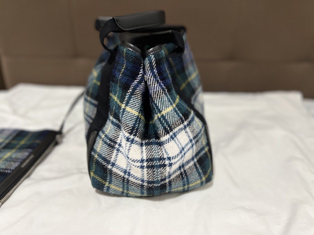 Balenciaga Wool bag (Category: Luxury Bags & Wallets) located in Cabanatuan. Submitted by hellorhea (Listing ID 1443954421, Image 3). Description: .