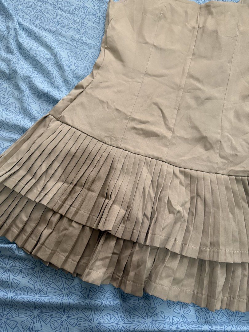 Bangkok September pleated dress (Category: Dresses) located in Angeles City. Submitted by sofab.clothes (Listing ID 1444008576, Image 3). Description: Size: Small, waist - 26-28 Used once Super high quality.
