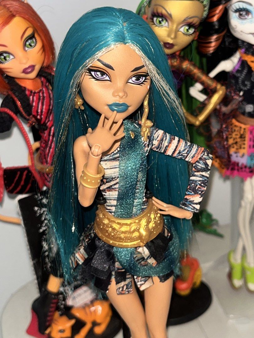 Basic Nefera (Category: Toys & Games) located in San Manuel. Submitted by monsterhigh_144 (Listing ID 1444067553, Image 1). Description: No flaws Stand not included WYSIWYG.