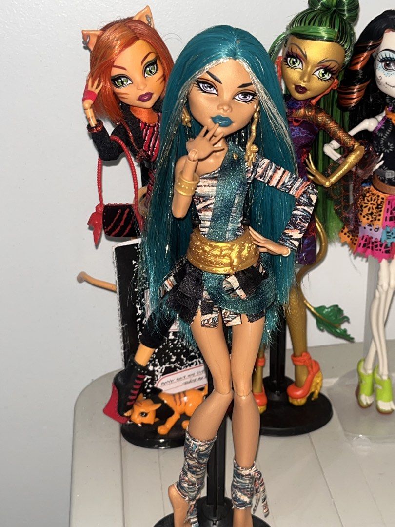 Basic Nefera (Category: Toys & Games) located in San Manuel. Submitted by monsterhigh_144 (Listing ID 1444067553, Image 2). Description: No flaws Stand not included WYSIWYG.