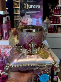 (Category: ) located in . Submitted by petite_wardrobe_ (Listing ID 1443938437, Image 1). Description: .