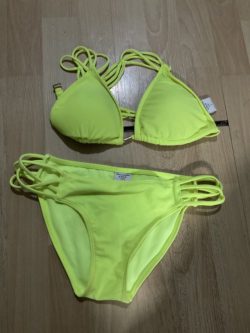 Bikini Set (Category: Swim Top & Rash Guards) located in Pasig City. Submitted by m_decluttering (Listing ID 1444045692, Image 1). Description: .
