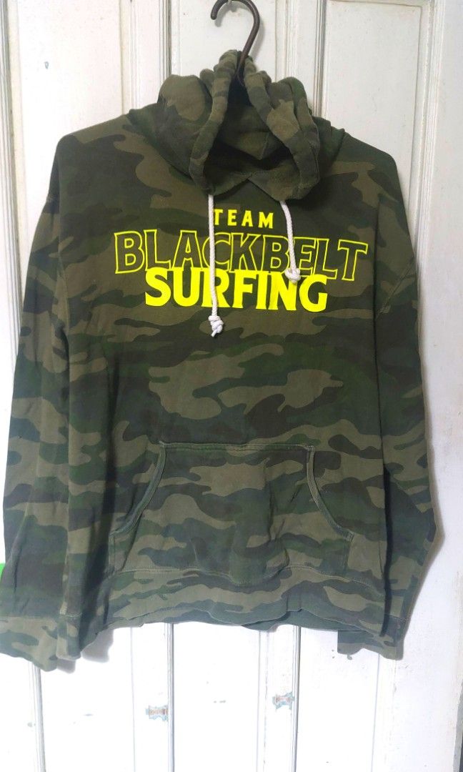 Black belt surfing (Category: Coats, Jackets and Outerwear) located in San Juan City. Submitted by 1clickpick (Listing ID 1444010914, Image 1). Description: W 23 L 27.