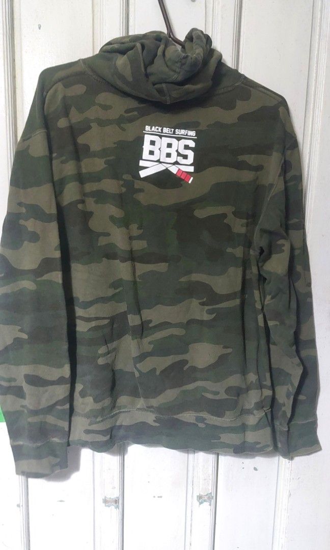 Black belt surfing (Category: Coats, Jackets and Outerwear) located in San Juan City. Submitted by 1clickpick (Listing ID 1444010914, Image 2). Description: W 23 L 27.