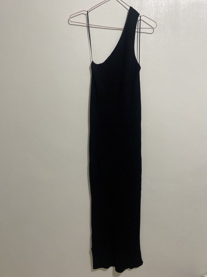 Mango Black One Shoulder Ribbed Maxi Dress by Mango (Category: Dresses) located in Pasig City. Submitted by makingspace24 (Listing ID 1444049256, Image 1). Description: - Comes in hot pink: P850 for both! - Mango black ribbed maxi dress - One-shoulder design with thin straps - Stretchy and comfortable material - Estimated size: Medium - Perfect for dressing up or down - Simple and chic style.