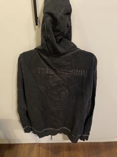 (Category: ) located in . Submitted by nikes.closetfinds (Listing ID 1444046902, Image 1). Description: .