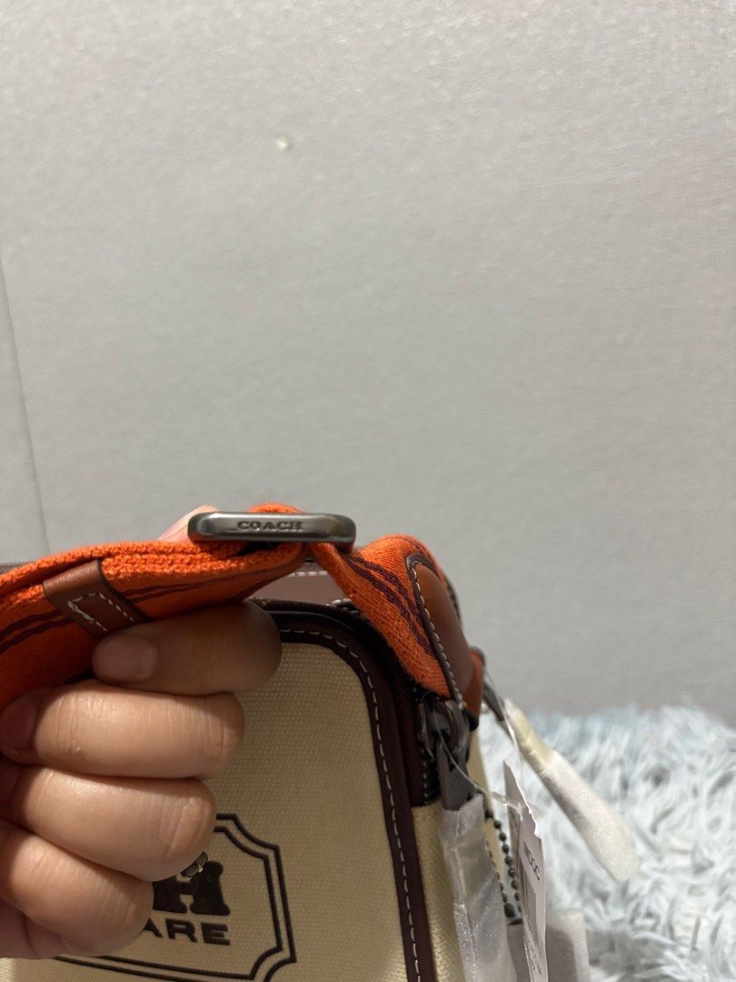 BNWT CCH CHARTER UNISEX (Category: Cross-body Bags) located in San Fernando. Submitted by yourdeclutterbuddy (Listing ID 1444062639, Image 3). Description: .