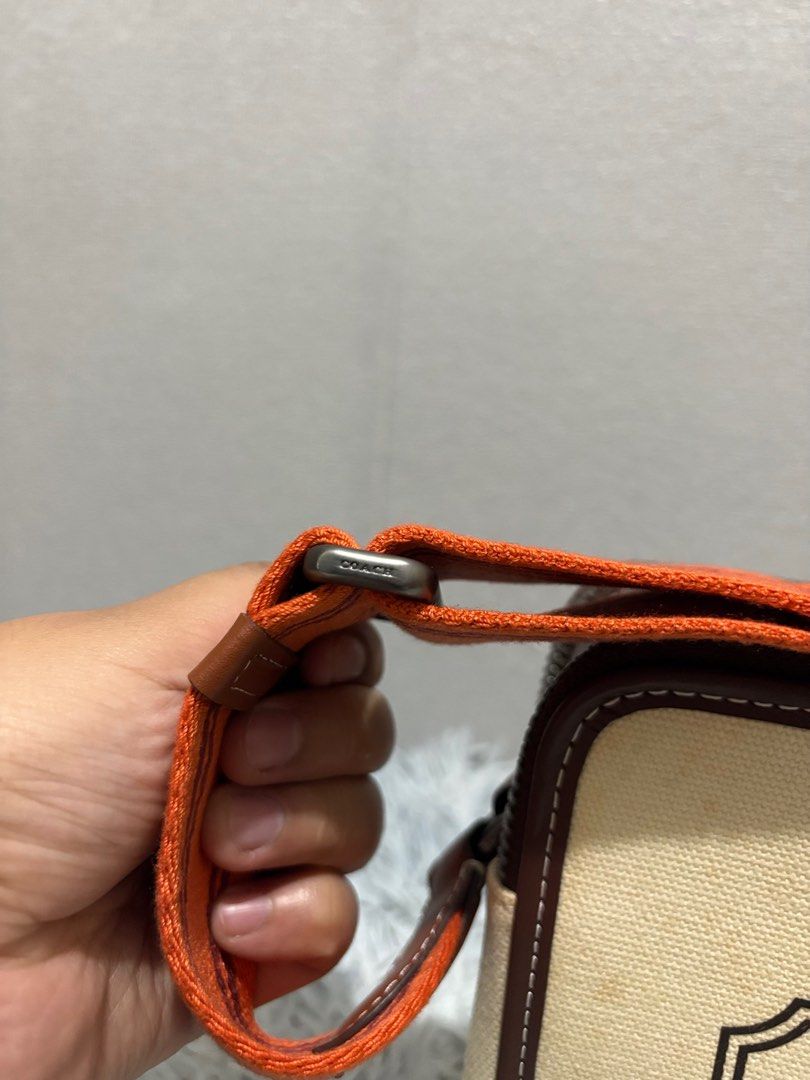 BNWT CCH CHARTER UNISEX (Category: Cross-body Bags) located in San Fernando. Submitted by yourdeclutterbuddy (Listing ID 1444062639, Image 2). Description: .