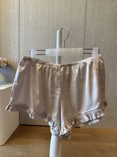 （分類：）位於 。 由 zxy.closets 提交（商品編號 1443932336，圖片 1）。簡介： 。