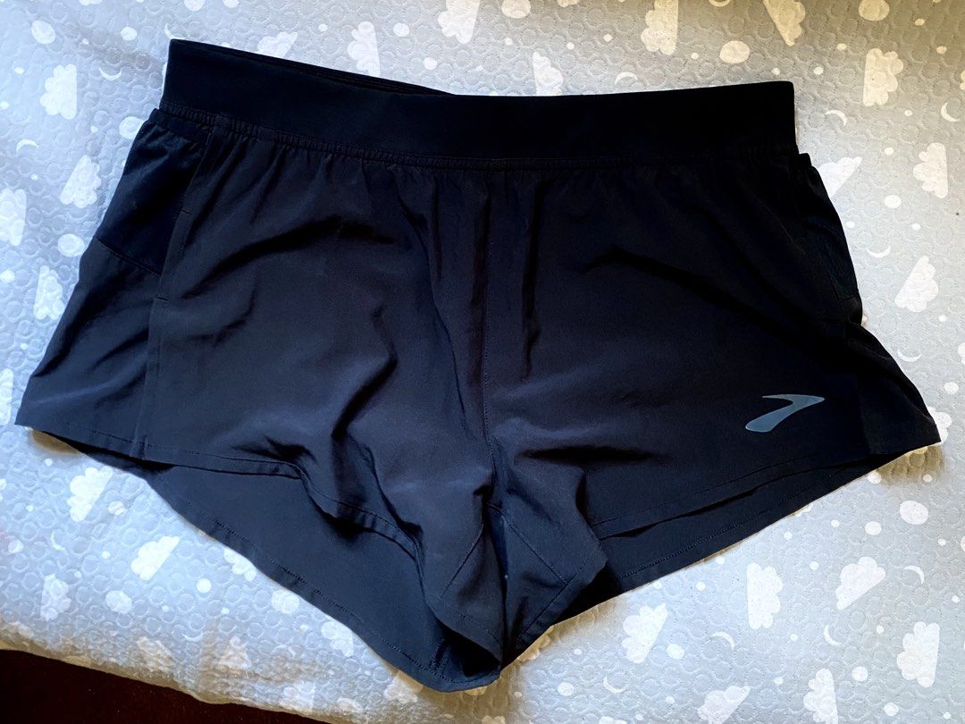 Brooks Sherpa 3" Black Running Split Shorts Size S (Category: Activewear) located in Cagayan de Oro. Submitted by rhujimcbroken (Listing ID 1443965445, Image 2). Description: - Brooks running shorts - Color: Black - Size: S - Lightweight and breathable fabric - Features classic Brooks logo - "Run Happy" slogan on tag - Ideal for training or race day - Made in Vietnam.