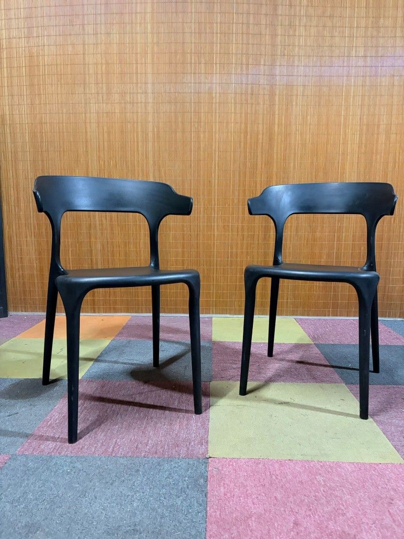 Cafe Chair (Category: Chairs) located in Meycauayan. Submitted by marygracecasimiro (Listing ID 1443986167, Image 1). Description: Modern Nordic Cafe Chairs 2pcs Sturdy Plastic, HEAVY-DUTY!!! Price : 5,000 for 2pcs ✅ 20L x 21W x 17H seat height inches Sandalan height 30 inches In VERY good condition 🩷🧡.