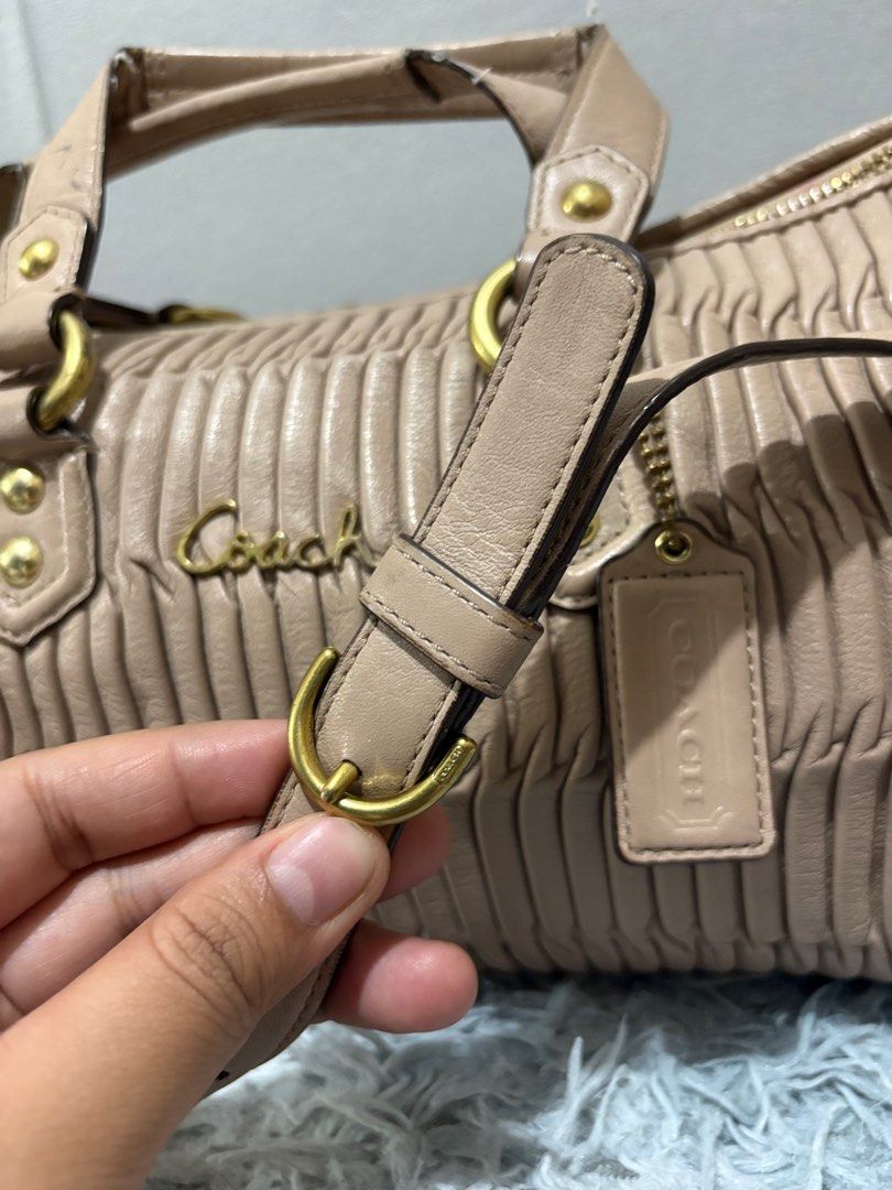 CCH ASHLEY RUFFLE SATCHEL (Category: Cross-body Bags) located in San Fernando. Submitted by yourdeclutterbuddy (Listing ID 1444062477, Image 2). Description: FEW SIGNS OF USAGE.