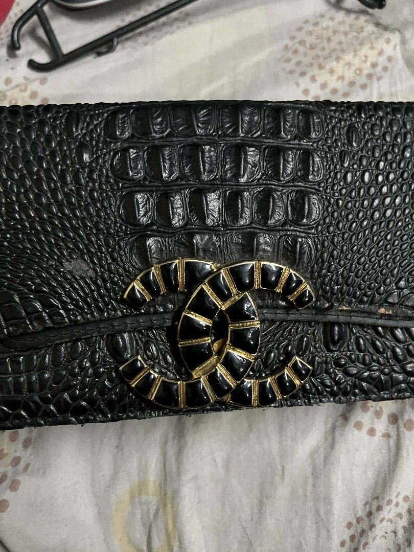Chanel Clutch Bag Leather Design (Category: Luxury Bags & Wallets) located in Manila. Submitted by montillano25396 (Listing ID 1443954459, Image 2). Description: still in good condition with minor issues. Missing strap..