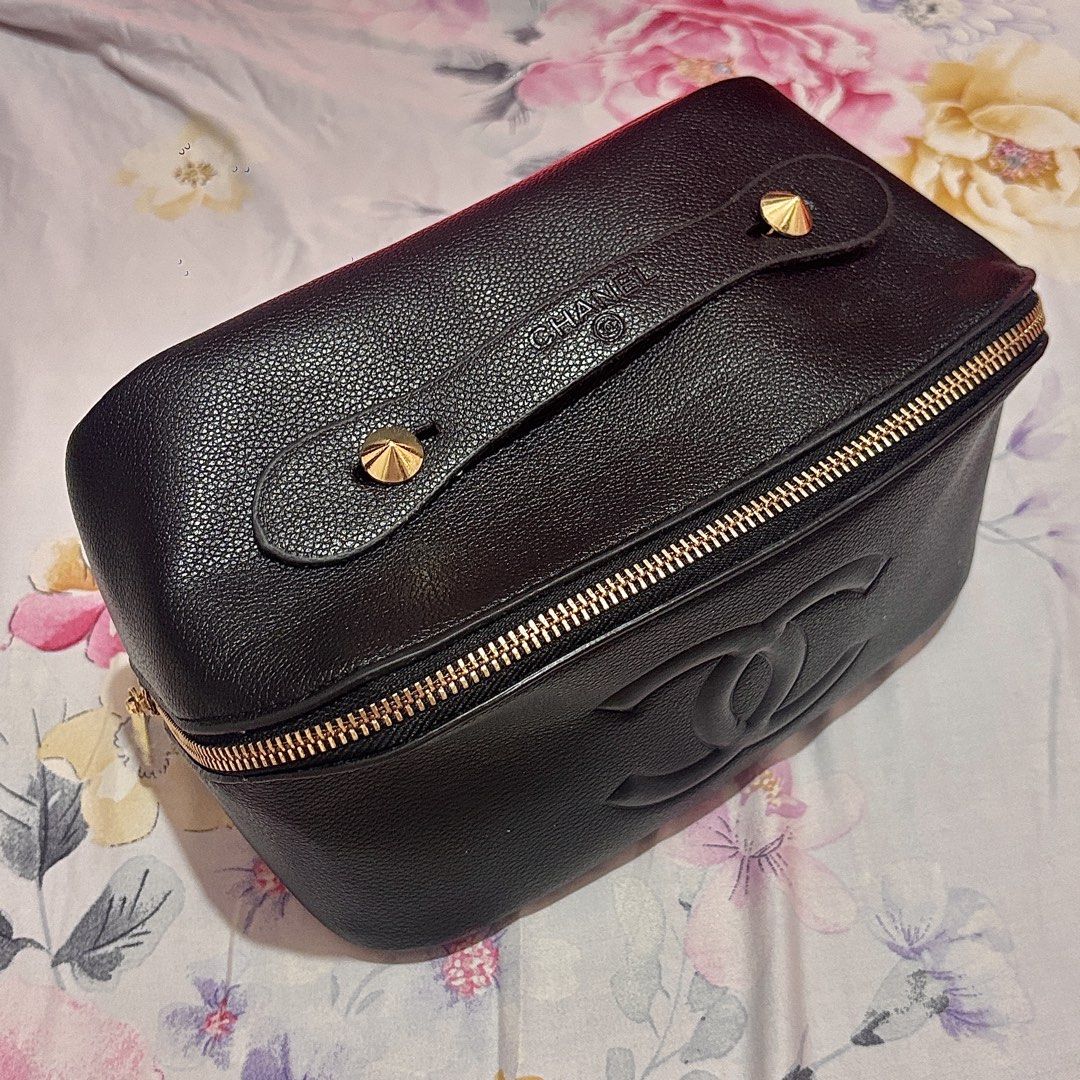 LP POSTED. chanel gwp makeup vanity bag ♡ (Category: Luxury Bags & Wallets) located in Las Pinas. Submitted by totesarchive (Listing ID 1444063100, Image 1). Description: THIS IS THE LAST PRICE. LOWBALLERS WILL BE IGNORED chanel gwp makeup vanity bag ♡ no issues, as is from usa, free from nordstrom.