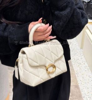 (Category: ) located in . Submitted by fashion.luxe (Listing ID 1443948202, Image 1). Description: .