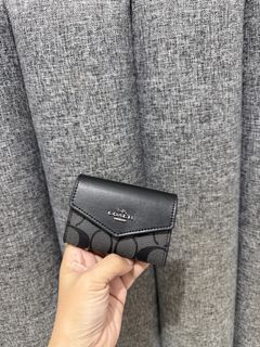 (Category: ) located in . Submitted by yhn_boutique (Listing ID 1433900254, Image 1). Description: .