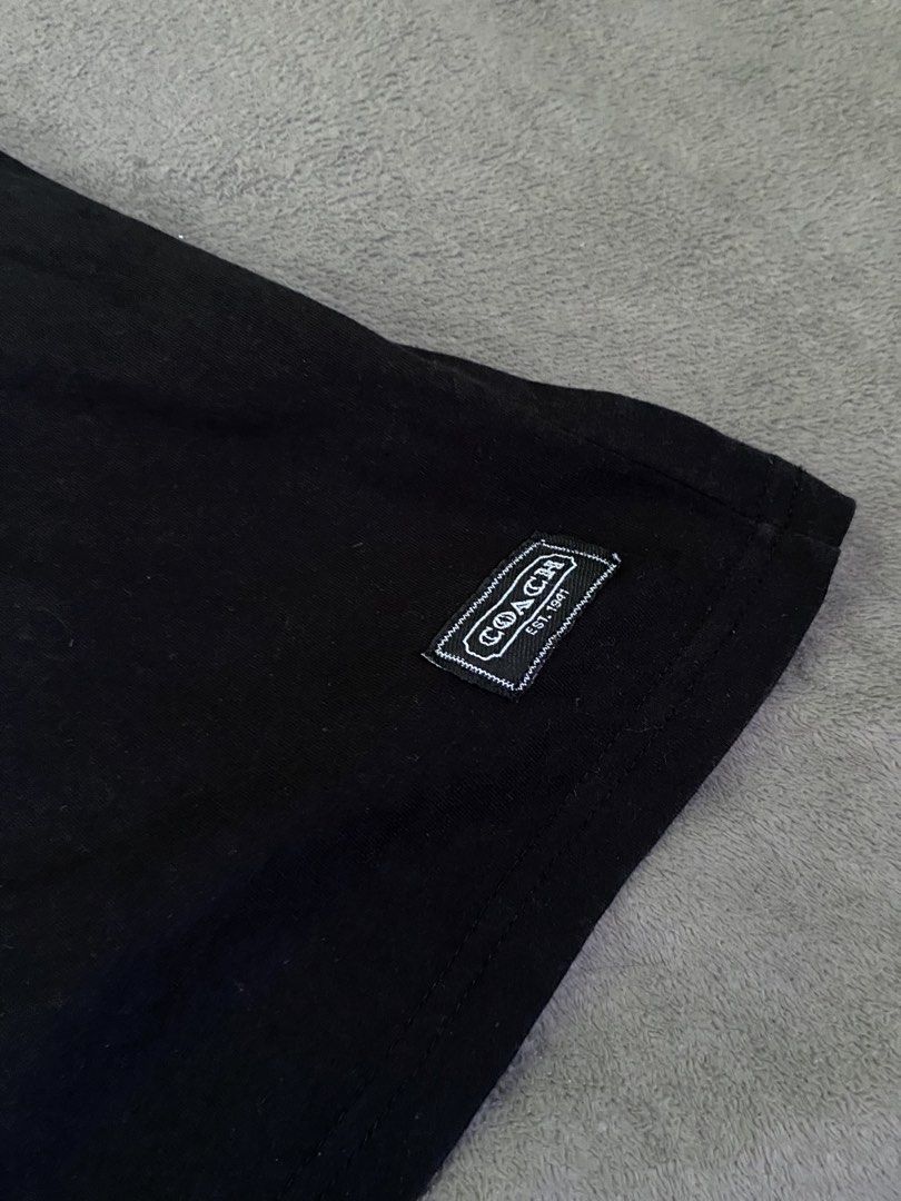 Coach Leatherware Black Graphic Tee (Category: Formal Shirts) located in Nagcarlan. Submitted by puredriponly (Listing ID 1443922695, Image 3). Description: 🔥 Coach Leatherware Graphic Tee ✅ Good condition ✅ Black color ✅ Soft cotton fabric ✅ Ready to wear W - 25.4 L - 18 SIZE M .