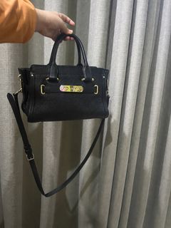 (Category: ) located in . Submitted by shopwithliyaa (Listing ID 1436436796, Image 1). Description: .