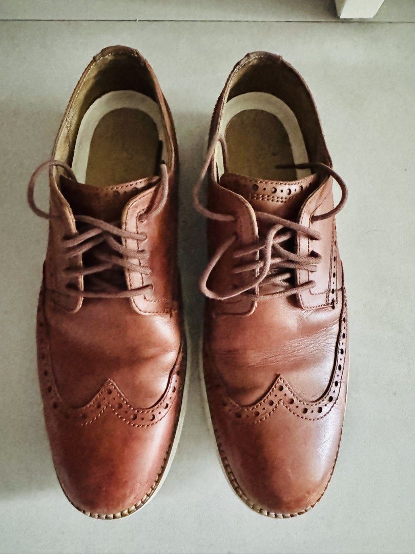Cole Haan (Category: Dress Shoes) located in Makati City. Submitted by reallyGoodfinds (Listing ID 1443934162, Image 1). Description: pair only size 8.5 no sole seps.