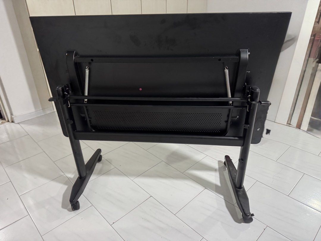 Computer table (Category: Table Linen & Textiles) located in Singapore. Submitted by rubakumaresan (Listing ID 1444027154, Image 3). Description: Good condition metal flat form with weel .