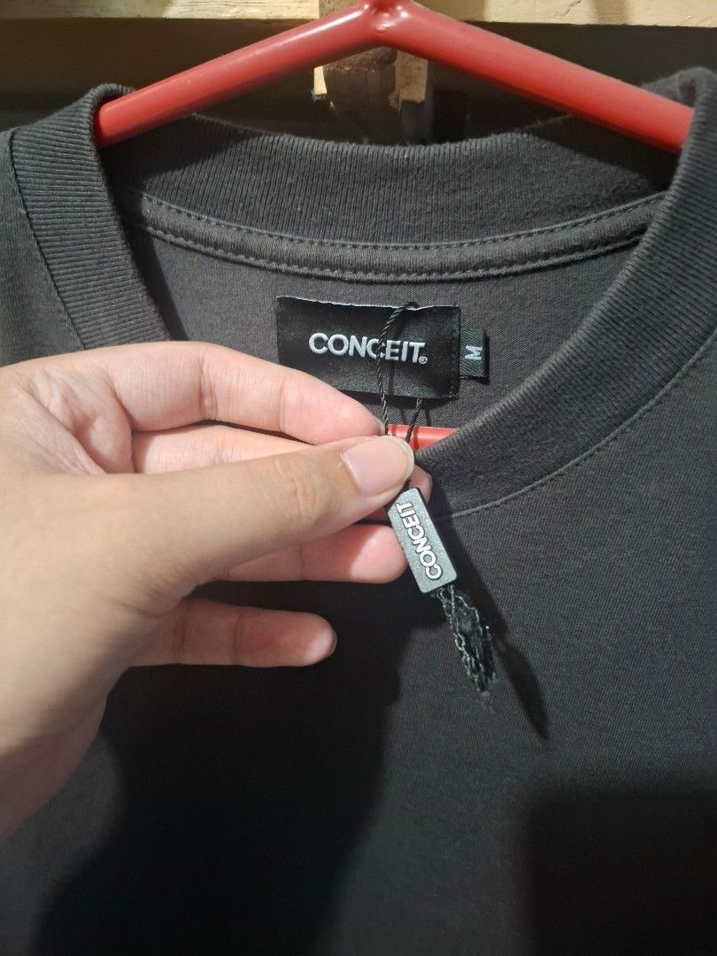CONCEIT Boxy Cropped T-shirt Size M (Category: Tshirts & Polo Shirts ) located in Manila. Submitted by angelesmig00232 (Listing ID 1444106077, Image 3). Description: declutter lang po. never used and may tag pa 300 nalang imus cavite location pwede lalamove .