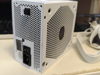 Cooler Master V550 Hyper White494707233983703040