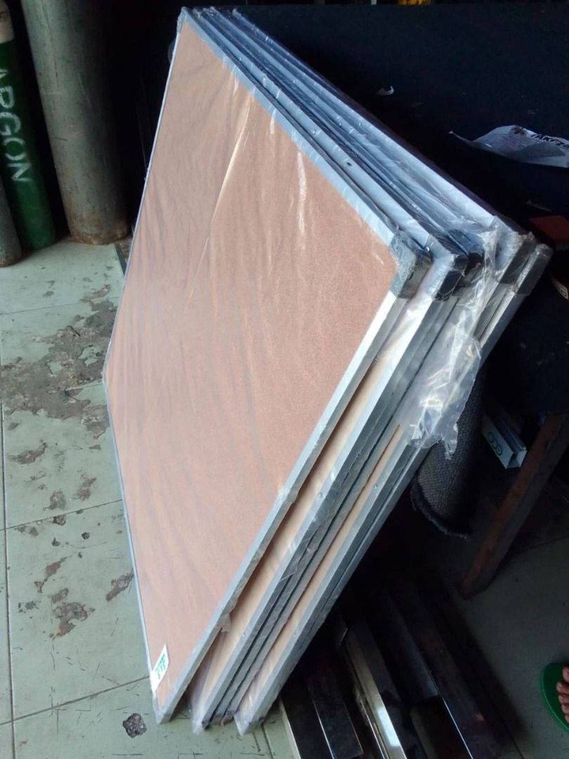 Corkboard with aluminum frame Specs : 3 x 5 (Category: Everything Else Others) located in Manila. Submitted by joeyroque09 (Listing ID 1443990268, Image 2). Description: Corkboard with aluminum frame Specs : 3 x 5.