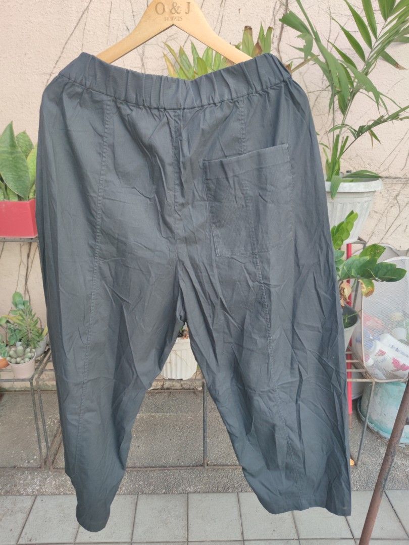 COS Dark Grey Barrel-Leg Trousers (Category: Other Bottoms) located in Pasig City. Submitted by ftwind (Listing ID 1444004979, Image 3). Description: - Dark grey cropped pants from COS - fits 32 to 34 - Size: Medium - Comfortable elastic waistband - Functional pockets: front and back - Relaxed fit, perfect for daily wear - Made in China.
