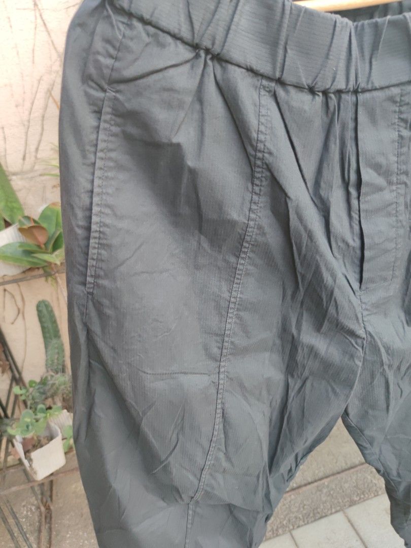 COS Dark Grey Barrel-Leg Trousers (Category: Other Bottoms) located in Pasig City. Submitted by ftwind (Listing ID 1444004979, Image 2). Description: - Dark grey cropped pants from COS - fits 32 to 34 - Size: Medium - Comfortable elastic waistband - Functional pockets: front and back - Relaxed fit, perfect for daily wear - Made in China.