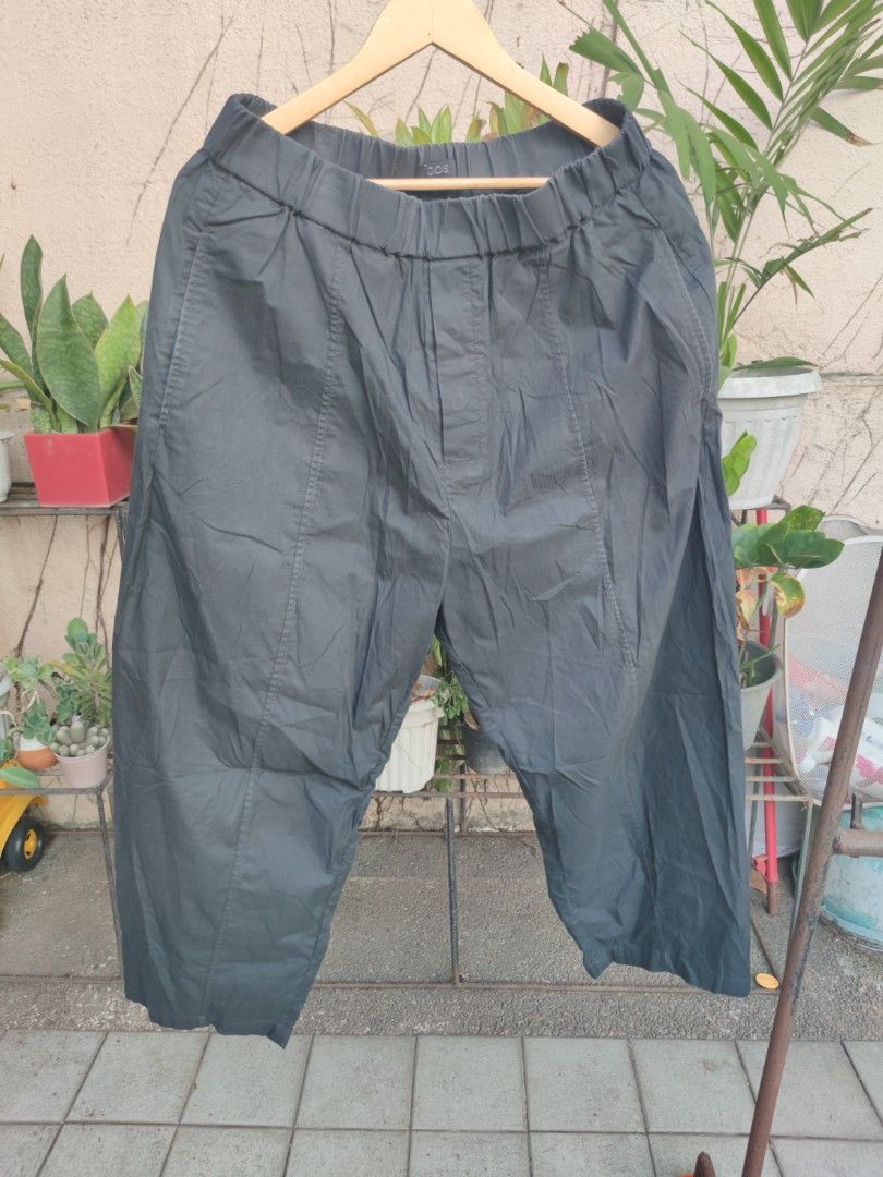 COS Dark Grey Barrel-Leg Trousers (Category: Other Bottoms) located in Pasig City. Submitted by ftwind (Listing ID 1444004979, Image 1). Description: - Dark grey cropped pants from COS - fits 32 to 34 - Size: Medium - Comfortable elastic waistband - Functional pockets: front and back - Relaxed fit, perfect for daily wear - Made in China.