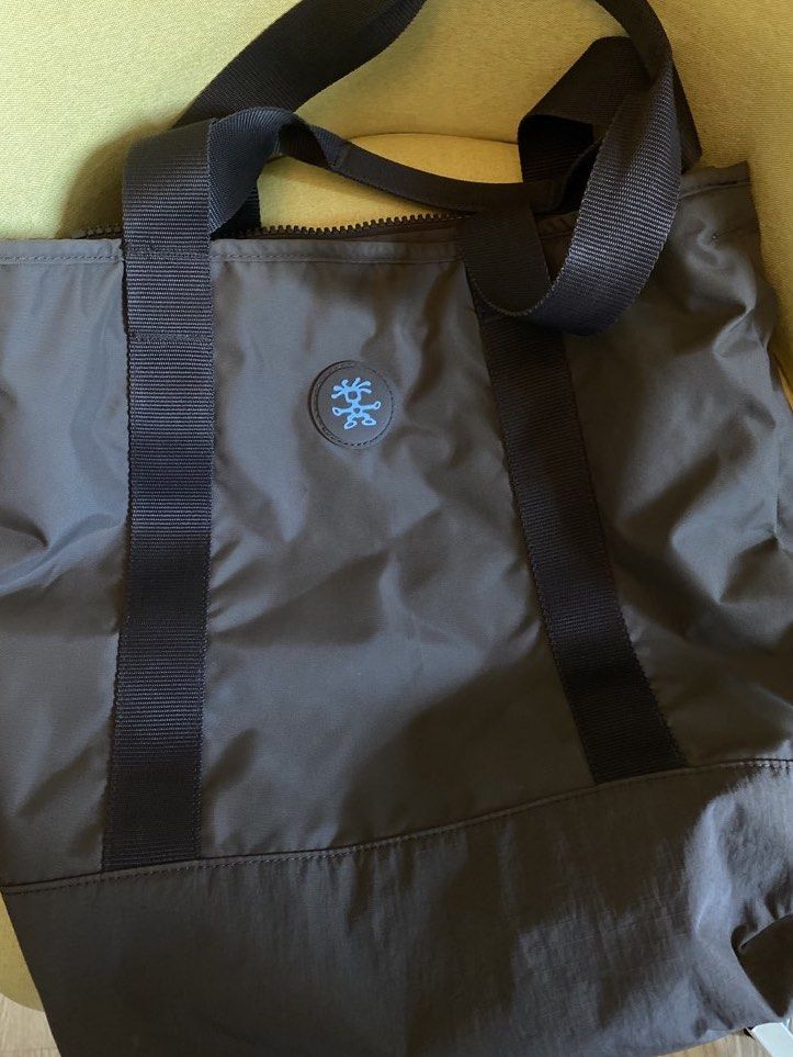 Crumpler Caucus Tote in Dark Brown (Category: Tote Bags) located in Pasig City. Submitted by joeethangs (Listing ID 1443964466, Image 2). Description: Bought this in Australia—currently a sold out colorway. RFS: Decluttering, not being used.