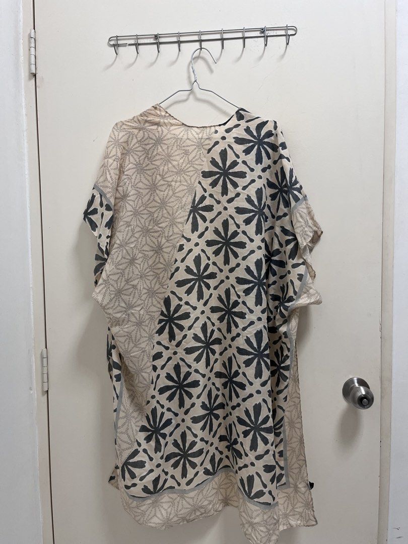 Cute pattern outer (Category: Other Tops) located in Bayan Lepas. Submitted by prelovedjaee (Listing ID 1444075629, Image 2). Description: .