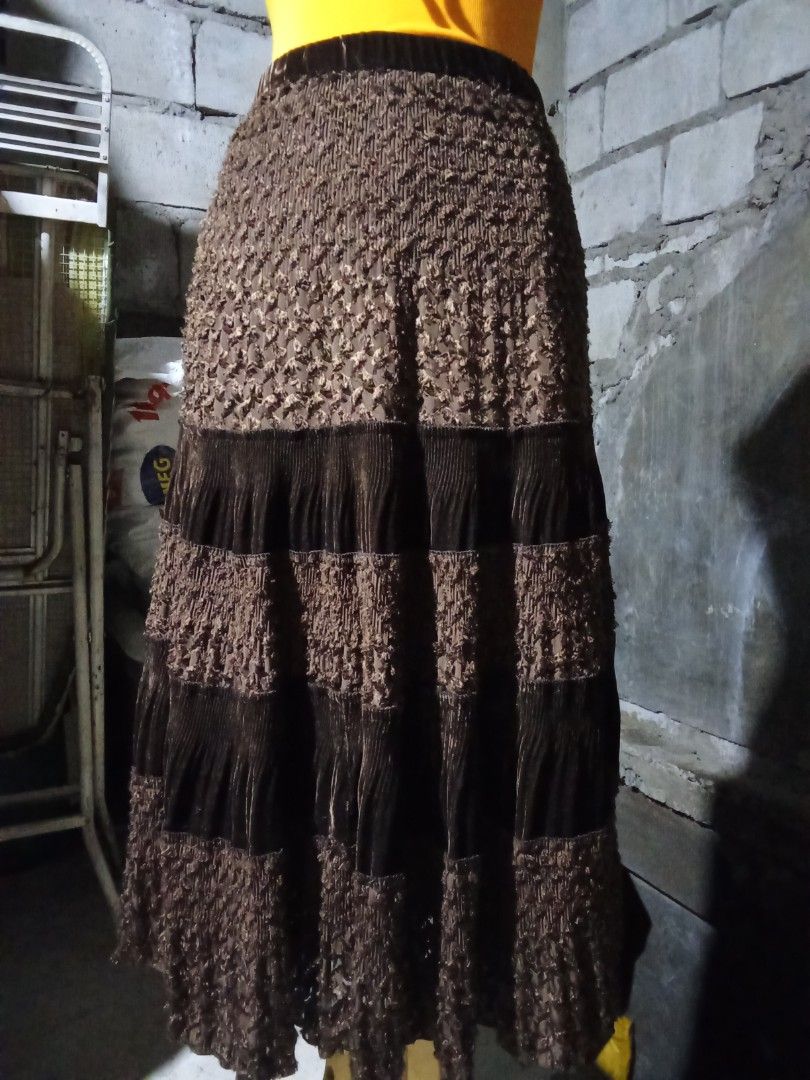 Dark brown bohemian whimsygoth skirt (Category: Skirts) located in Meycauayan. Submitted by midori021 (Listing ID 1443962086, Image 1). Description: closure:side zips, hook and snap button. jp brand *1st pic AI generated only actual pics na po lahat yung sumunod.