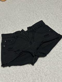 (Category: ) located in . Submitted by prttygrlcloset (Listing ID 1444039799, Image 1). Description: .